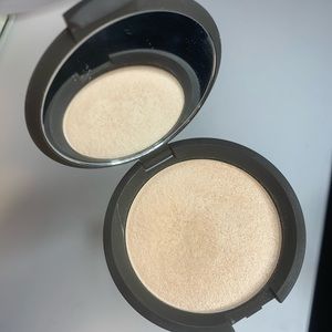 Becca cosmetics moonstone highlighter
